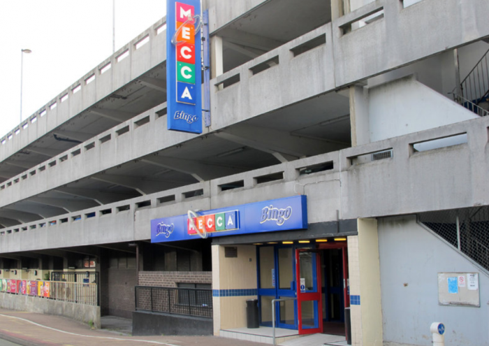 A look at Mecca Bingo Harlow from the outside